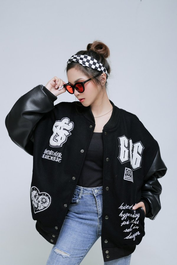 What's the Best Way to Style a Blazer for a Casual Day Out?